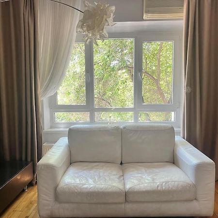 Charming Apartment/King Size Bed Bucharest Exterior photo
