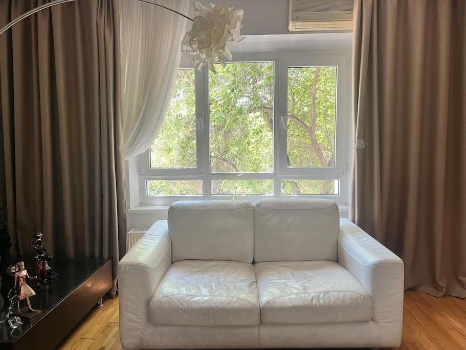 Charming Apartment/King Size Bed Bucharest Exterior photo
