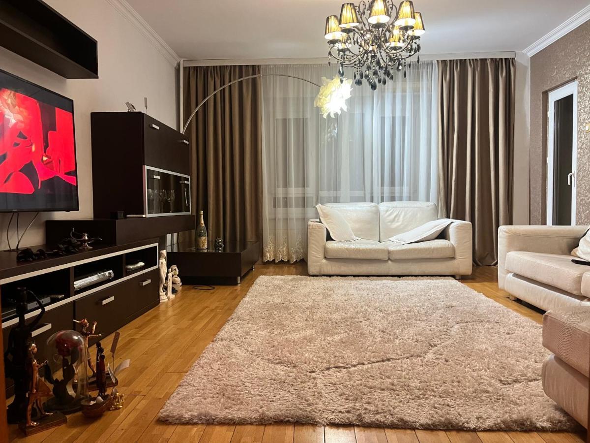 Charming Apartment/King Size Bed Bucharest Exterior photo